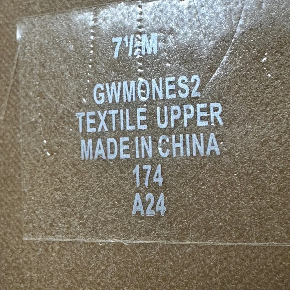 Guess excellent size